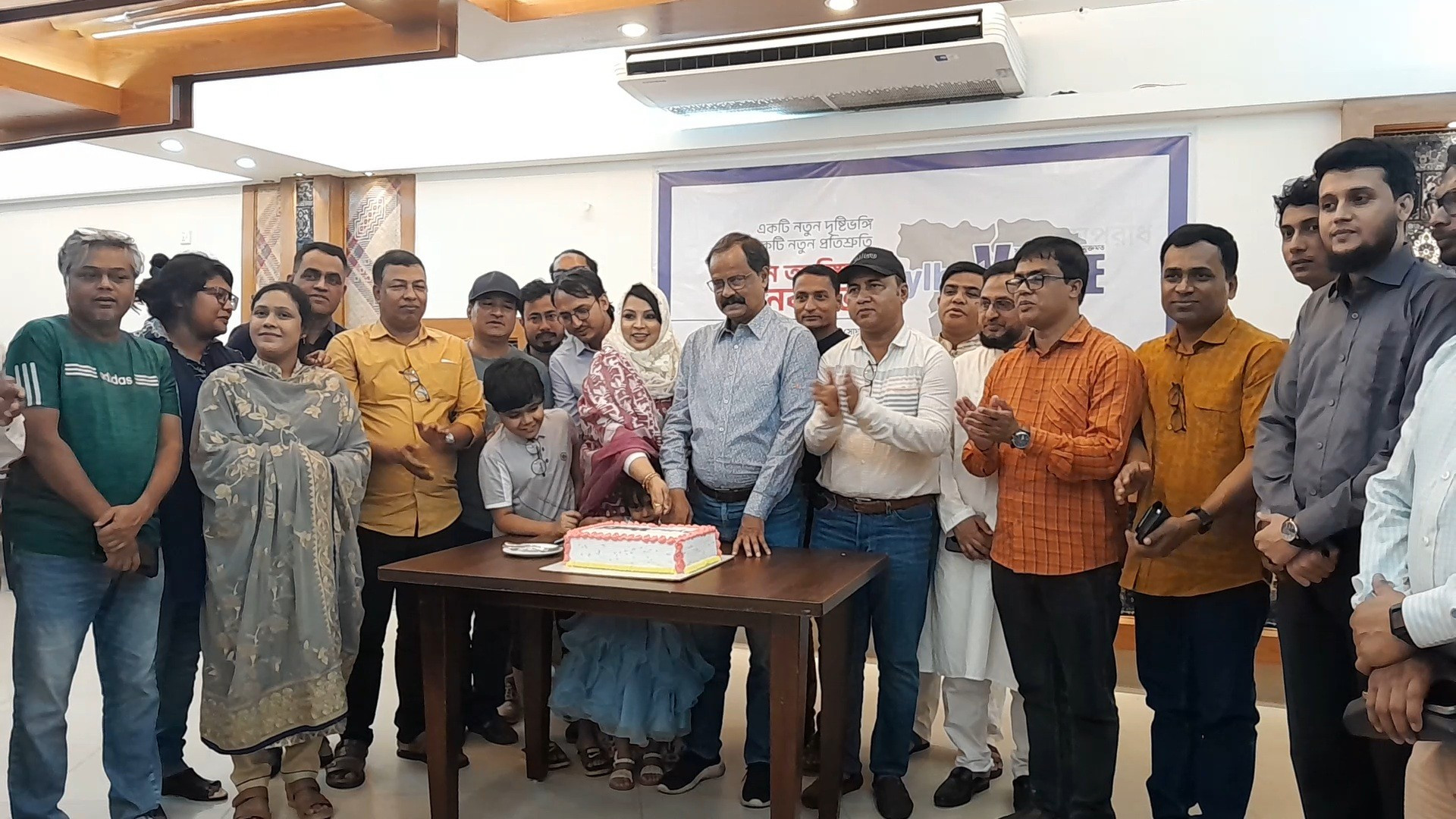 Tranny videolarni onlayn tomosha qiling Porno: Keksa ona qizlariga erkakni qanday qilib togri rozi qilishni orgatadi